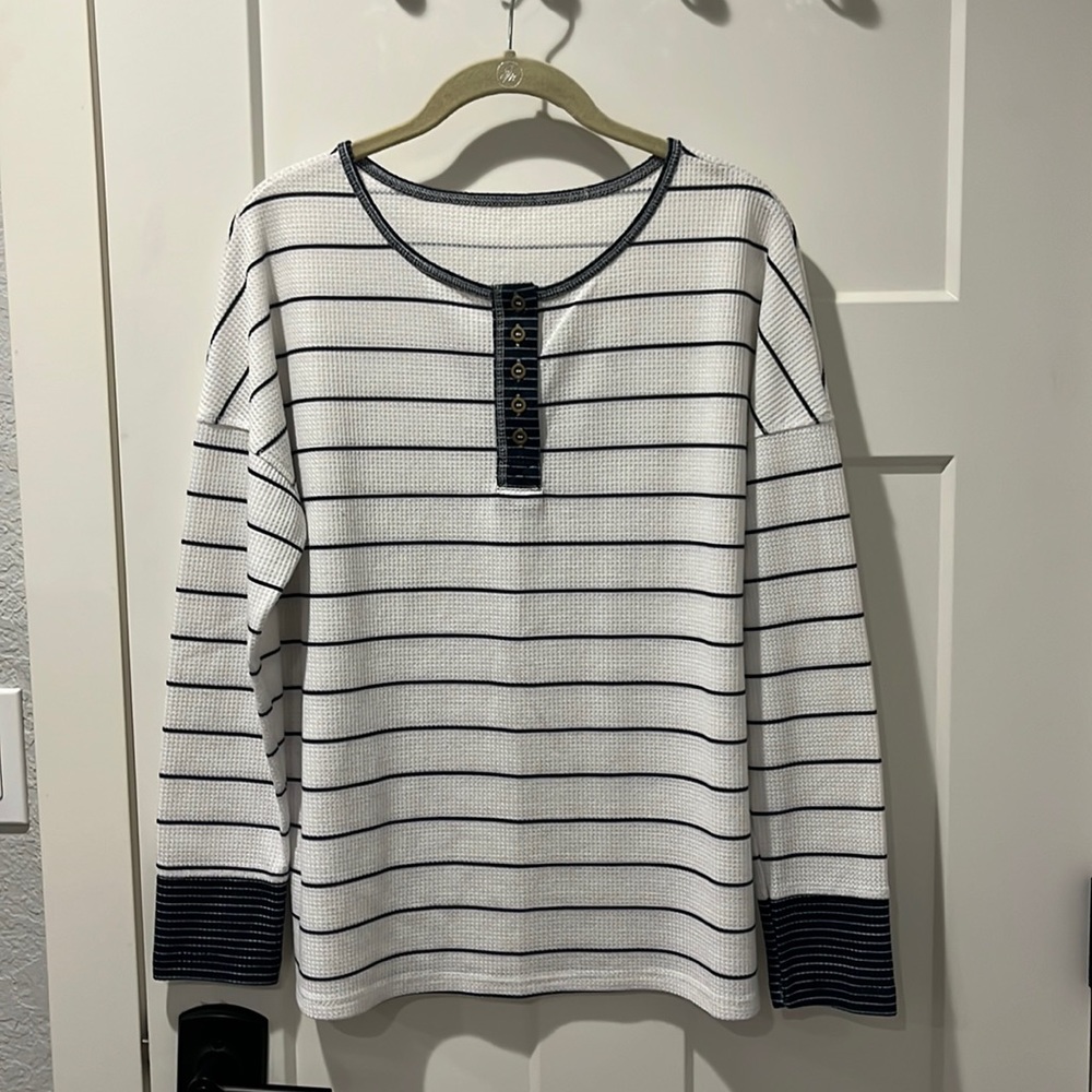 Women’s white and navy striped top